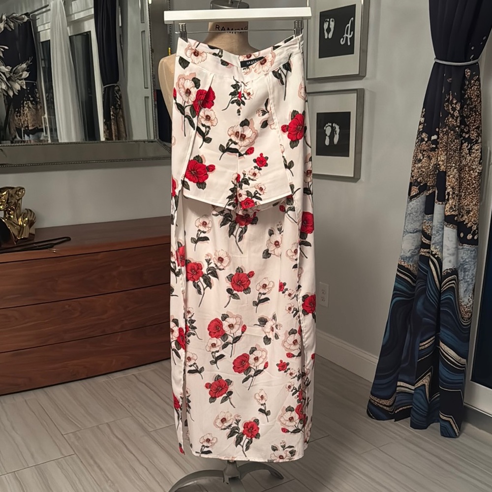 Floral Women's Skirt/Shorts says Size 8 but it’s more a Size 6 by NAANAA